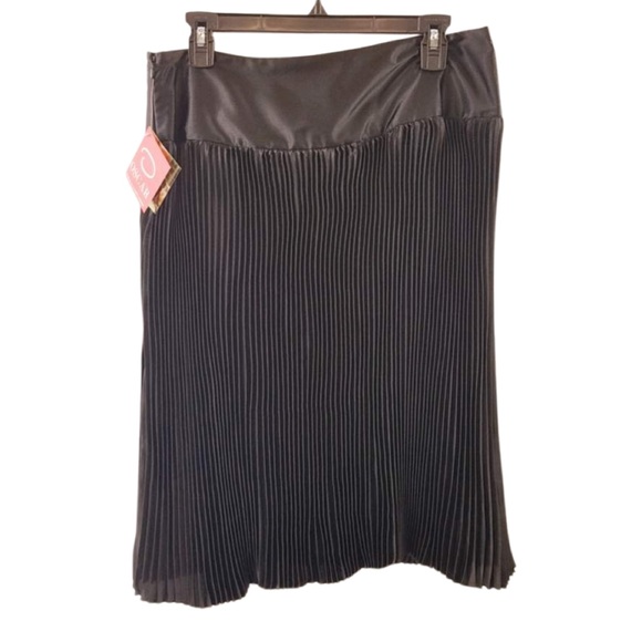 Oscar de la Renta Dresses & Skirts - Oscar De La Renta Pleated Satin Brown and Black Fit and Flare Skirt $120 Sz 10